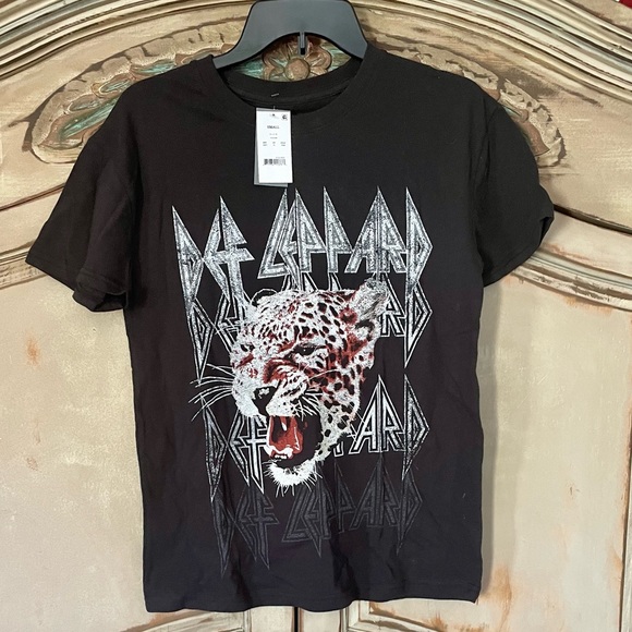 NWT Def Leppard T-Shirt. Size Small. - Picture 2 of 7